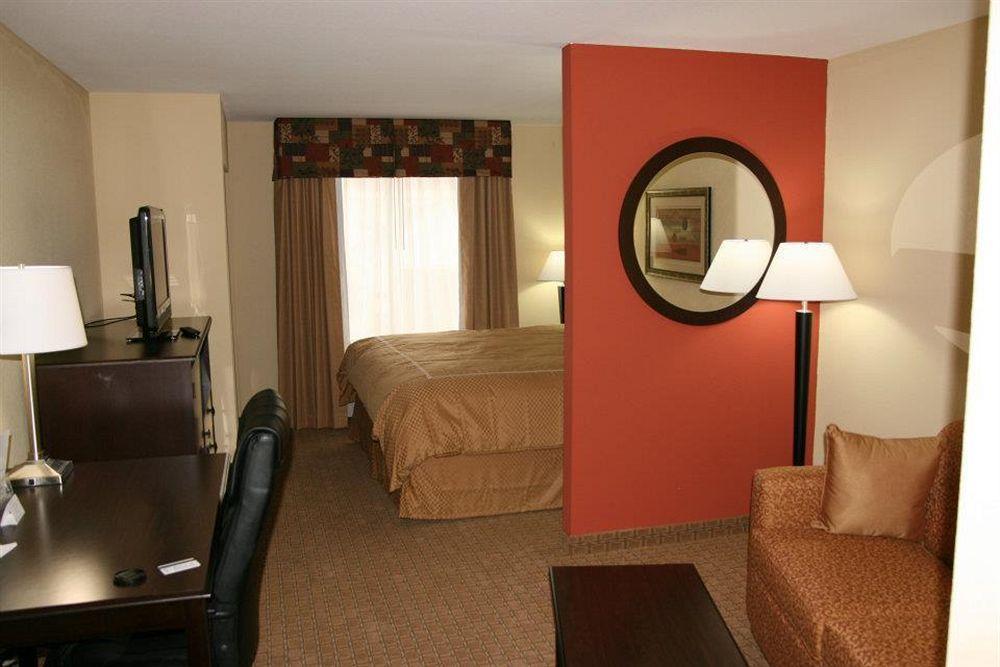 Comfort Suites Bloomington I-55 And I-74 Екстериор снимка