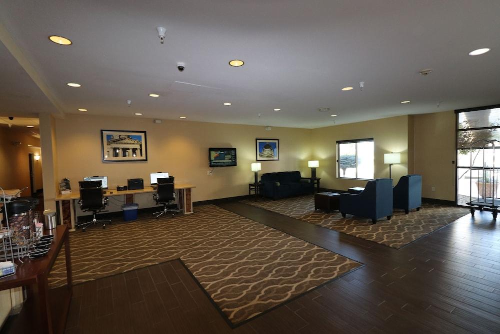 Comfort Suites Bloomington I-55 And I-74 Екстериор снимка