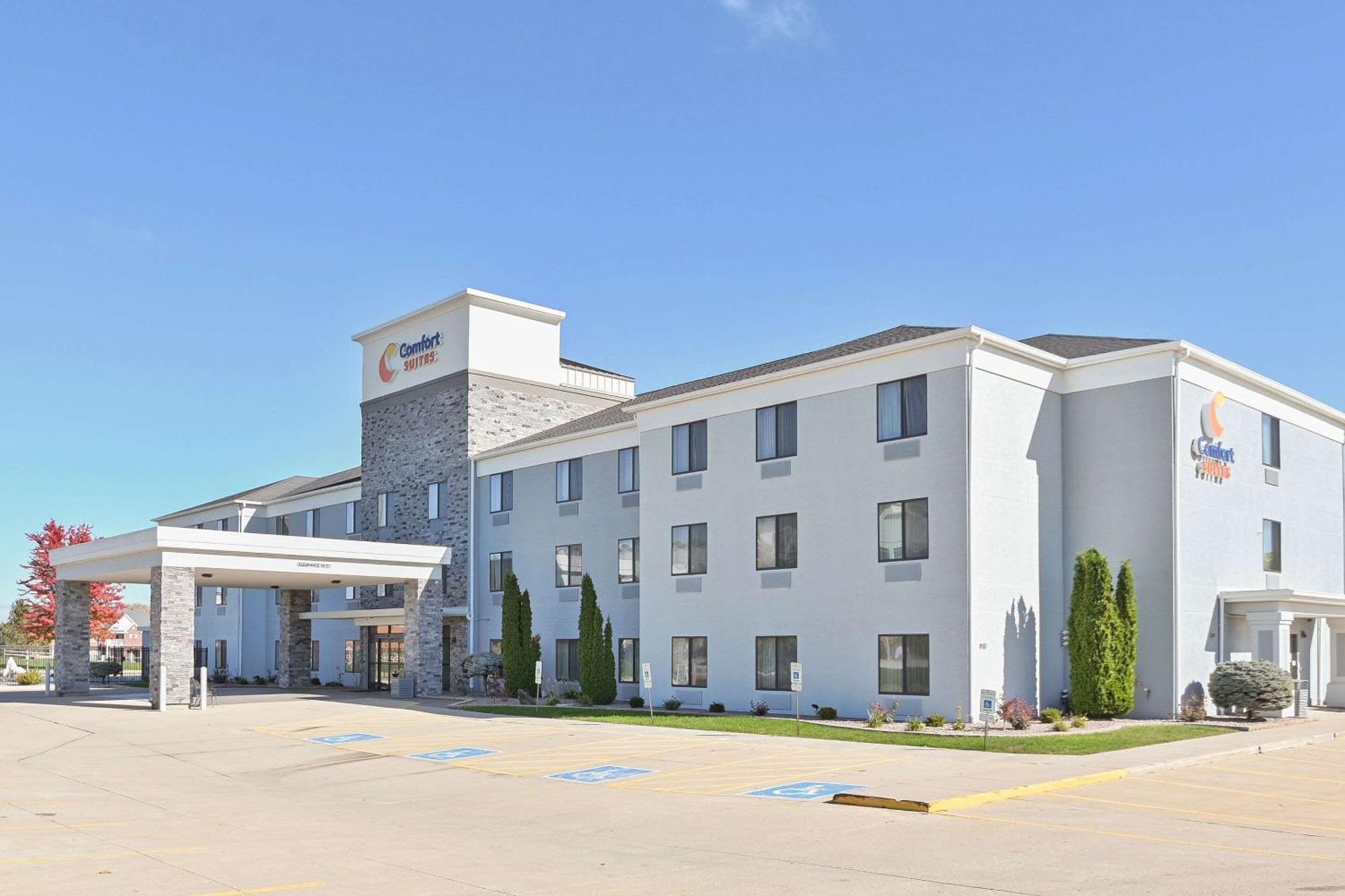 Comfort Suites Bloomington I-55 And I-74 Екстериор снимка