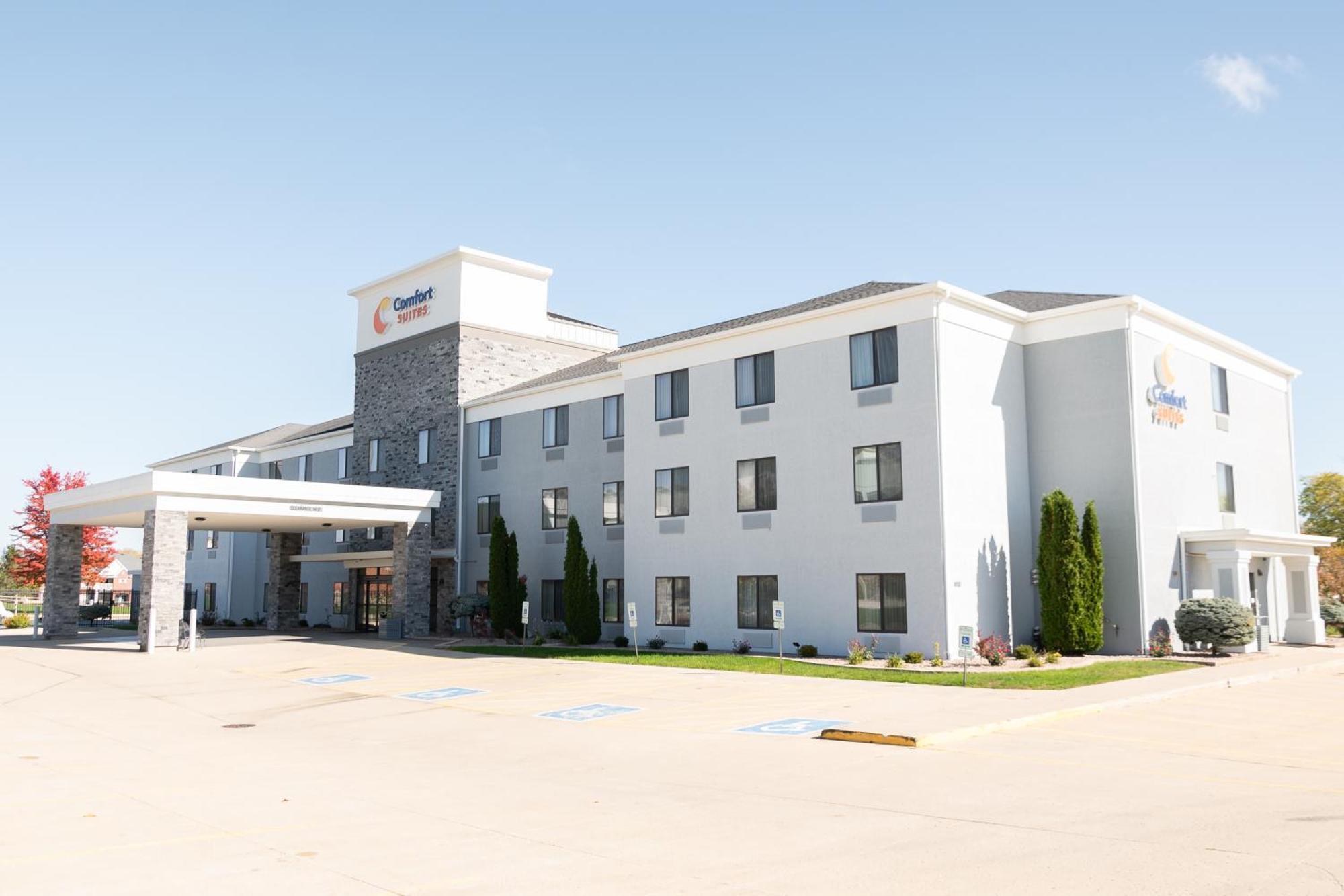 Comfort Suites Bloomington I-55 And I-74 Екстериор снимка