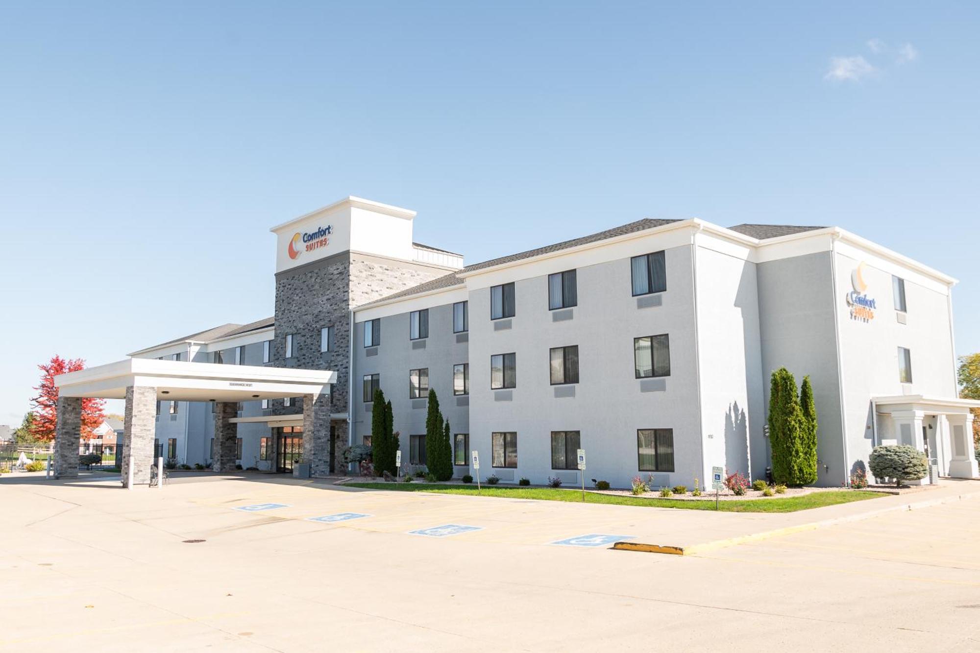 Comfort Suites Bloomington I-55 And I-74 Екстериор снимка