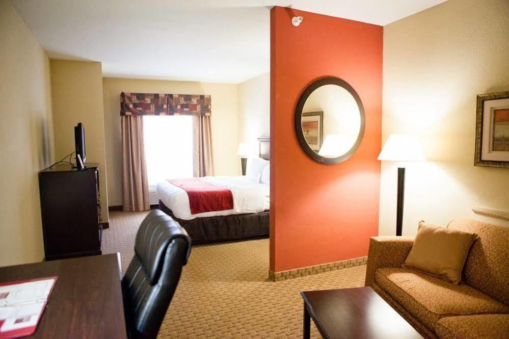 Comfort Suites Bloomington I-55 And I-74 Екстериор снимка